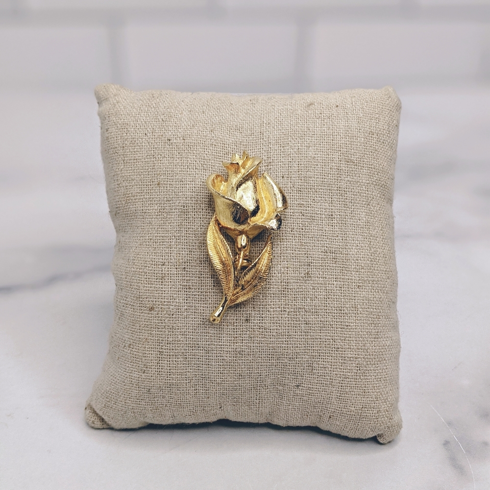 Vintage gold plate rose brooch